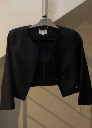 Blazer court noir (-140€), marque: Kocca, état: Neuf sans étiquette, taille: M / 38 / 10, 40,00 €, 42,70 € Protection acheteurs incluse