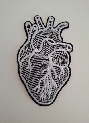 Patch termoadesiva cuore anatomico bianco e nero, marque: Patch, état: Très bon état, taille: Taille unique, 8,00 €, 9,10 € Protection acheteurs incluse