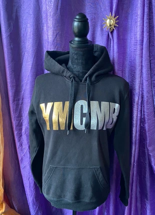 Sweat YMCMB, marke: YMCMB, zustand: Sehr gut, größe: M / 38 / 10, 7,90 €, 9,00 € inklusive Vinted-Käuferschutz