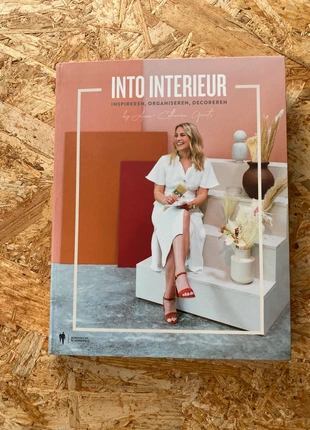 Into Interieur, inspireren, organiseren, decoreren, staat: Nieuw zonder prijskaartje, € 7,50, € 8,58 inclusief Kopersbescherming
