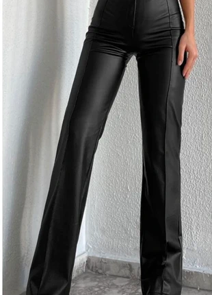 Pantalon semi cuire, état: Neuf sans étiquette, taille: M / 38 / 10, 20,00 €, 21,70 € Protection acheteurs incluse