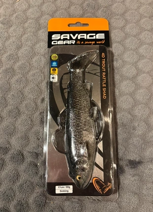 4D trout rattle Shad, marque: savage gear, état: Neuf avec étiquette, 11,00 €, 12,25 € Protection acheteurs incluse
