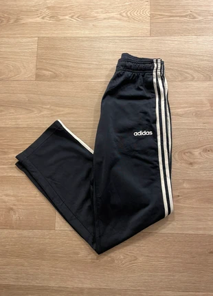 Jogging Trackpant Adidas très bon état coupe droite taille S, marque: adidas, état: Très bon état, taille: S, 15,00 €, 16,45 € Protection acheteurs incluse