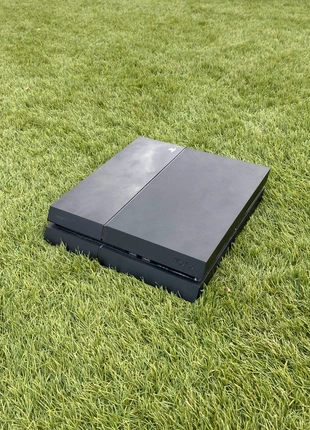 PS4 1to (+1 manette), brand: Sony, condizioni: Buone, €84.90, €89.85 include la Protezione acquisti