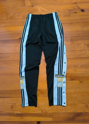 Pantalon à boutons - Adidas - Adibreak - Noir, blanc, doré - Taille M, marke: adidas, zustand: Sehr gut, größe: M / 38 / 10, 59,99 €, 63,69 € inklusive Vinted-Käuferschutz