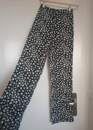 Pantalon fleurs, marke: H&M, zustand: Neu, größe: XS / 34 / 6, 2,00 €, 2,80 € inklusive Vinted-Käuferschutz