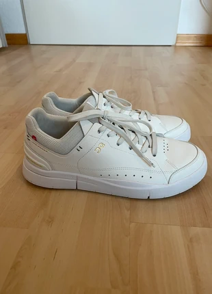 On Herren Sneaker weiß ‚The Roger Centre Court‘, merk: On Running, staat: Heel goed, maat: 42, € 78,00, € 82,60 inclusief Kopersbescherming