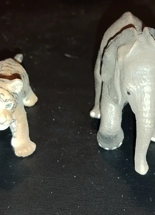 Lot figurines bébé éléphanteau Schleich et bébé tigre Papo 2003 – Animaux Sauvages, marke: Schleich, zustand: Sehr gut, größe: Einheitsgröße, 10,00 €, 11,20 € inklusive Vinted-Käuferschutz