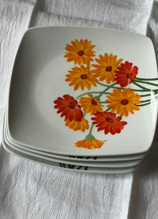 Lot de 11 assiettes fleuries, état: Très bon état, 13,00 €, 14,35 € Protection acheteurs incluse