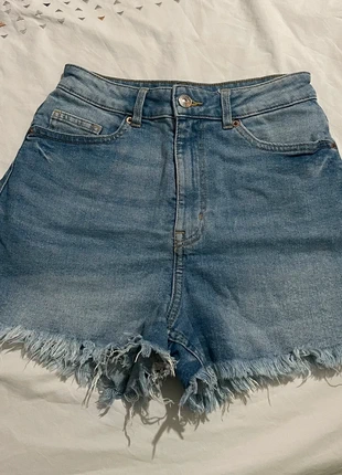 Short jean H&M, marque: H&M, état: Très bon état, taille: XXS / 32 / 4, 5,00 €, 5,95 € Protection acheteurs incluse