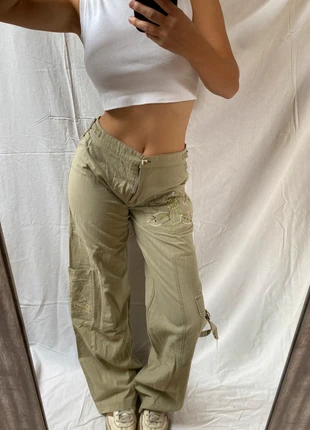 • Pantalon cargo léger kaki à broderies y2k •, marca: Vintage Dressing, estado: Bueno, tamaño: M / 38 / 10, 25,00 €, 26,95 € Protección al comprador incluida