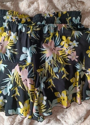 Short / jupe fleurs - Creeks, marke: Creeks, zustand: Sehr gut, größe: XL / 42 / 14, 8,00 €, 9,10 € inklusive Vinted-Käuferschutz