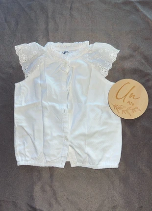 Chemisier blanc dentelle, merk: Gémo, staat: Heel goed, maat: 9-12 maanden / 74 cm, € 3,00, € 3,85 inclusief Kopersbescherming