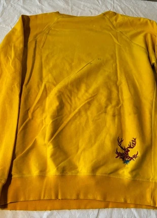 Handmade yellow sweatshirt. Brand: People, marke: People, zustand: Gut, größe: M, 18,00 €, 19,60 € inklusive Vinted-Käuferschutz