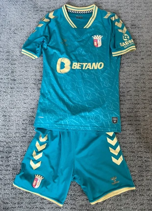 Ensemble officiel SC Braga XS, marque: Hummel, état: Bon état, taille: XS, 15,00 €, 16,45 € Protection acheteurs incluse