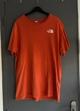 T-Shirt The North Face Orange Taille M, merk: The North Face, staat: Goed, maat: M, € 8,00, € 9,10 inclusief Kopersbescherming