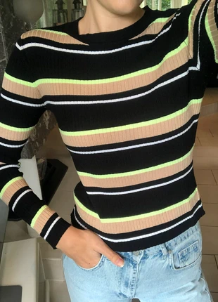 Prachtige zwart met beige, wit en groene gestreepte trui van H&M, merk: H&M, staat: Heel goed, maat: M / 38 / 10, € 10,00, € 11,20 inclusief Kopersbescherming
