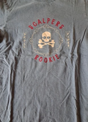 Camiseta calavera grisazulado niño Scalpers, T/12, merk: scalpers, staat: Heel goed, maat: 12 jaar / 152 cm, € 10,00, € 11,20 inclusief Kopersbescherming