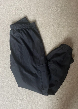 Schwarze Cargo Hose, brand: Studio, condizioni: Ottime, taglia: M / IT 42 / EU 38, €5.00, €5.95 include la Protezione acquisti