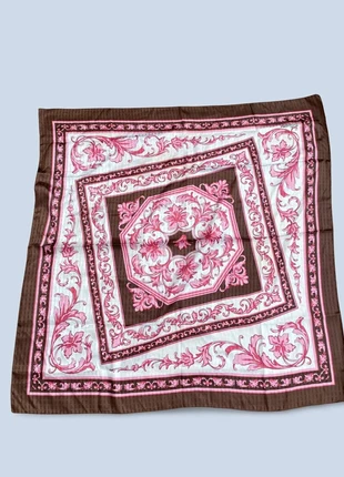 Carré fleuri rose et marron, 90x90 cm, brand: Vintage Dressing, condition: Very good, €25.00, €26.95 includes Buyer Protection Pro