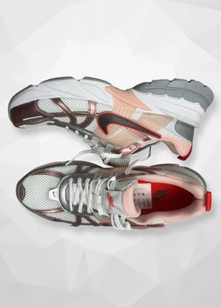 Baskets Nike V2K Run neuves – Summit White Rose – Taille 44.5 EU, marque: Nike, état: Neuf avec étiquette, taille: 44,5, 60,00 €, 63,70 € Protection acheteurs incluse