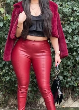 Pantalon en cuir rouge moulant – Zara – Taille S – Sexy & Rock, marca: Zara, estado: Muito bom, tamanho: S / 36 / 8, €29.00, €31.15 inclui Proteção do Comprador