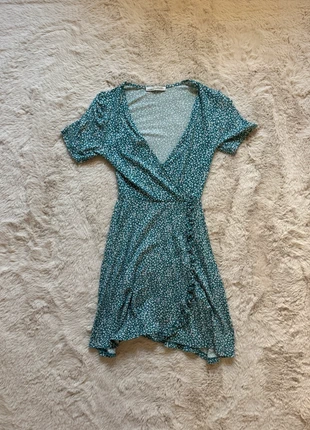 Robe portefeuille fleurie verte – Décolleté cache-cœur, manches courtes - Taille XS, marke: Pull & Bear, zustand: Sehr gut, größe: XS / 34 / 6, 4,50 €, 5,43 € inklusive Vinted-Käuferschutz