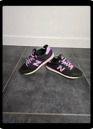 Basket New Balance 500 femme taille 38 couleur noir et violet, marca: New Balance, estado: Muito bom, tamanho: 38, €34.99, €37.44 inclui Proteção do Comprador