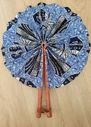 🌍 Éventail africain fait main – wax & cuir 🇨🇮, marque: Fait Main, état: Neuf avec étiquette, 10,00 €, 11,20 € Protection acheteurs incluse