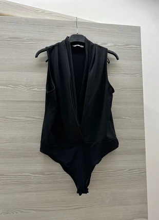 Body nero con scollo profondo, marca: Zara, estado: Muito bom, tamanho: M / 38 / 10, €4.00, €4.90 inclui Proteção do Comprador