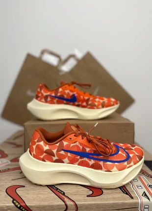 Nike Zoom Fly 5 taille 44, brand: Nike, condizioni: Nuovo con cartellino, taglia: 44, €119.00, €125.65 include la Protezione acquisti