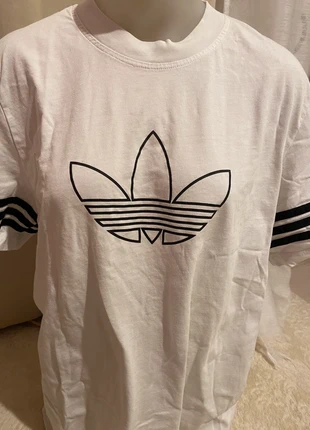 T-shirt Adidas, marque: adidas, état: Très bon état, taille: L / 40 / 12, 7,00 €, 8,05 € Protection acheteurs incluse