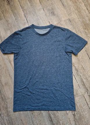 T-shirt manches courtes uniqlo, marque: Uniqlo, état: Très bon état, taille: XS, 5,00 €, 5,95 € Protection acheteurs incluse