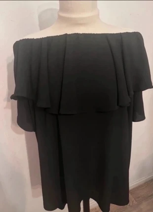 Off shoulder zwarte top met franjes, merk: La Boutique, staat: Heel goed, maat: XXL / 44 / 16, € 9,00, € 10,15 inclusief Kopersbescherming