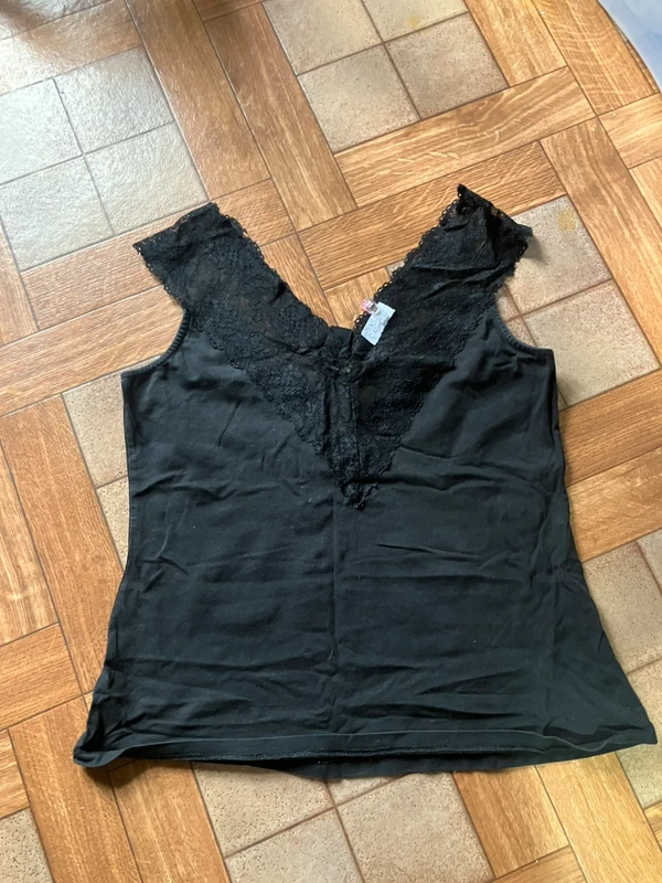 Débardeur noir dentelle