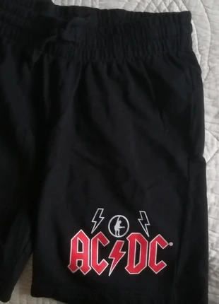 Short AC/DC, marque: AC/DC, état: Très bon état, taille: M, 5,00 €, 5,95 € Protection acheteurs incluse