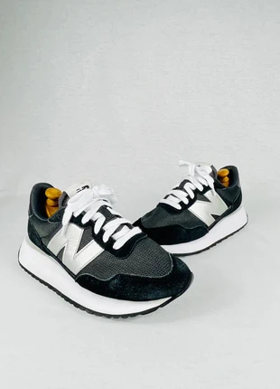 New Balance 237 noir et argenté taille 39 excellente seconde main, marque: New Balance, état: Très bon état, taille: 39, 59,00 €, 62,65 € Protection acheteurs incluse