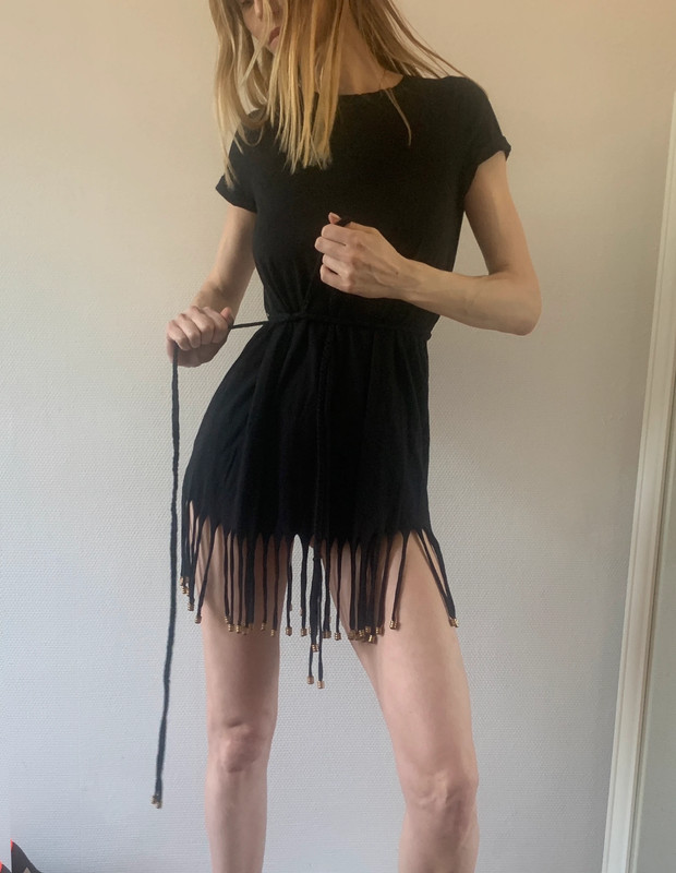 Robe tunique Maje noire à franges / bijoux doré
