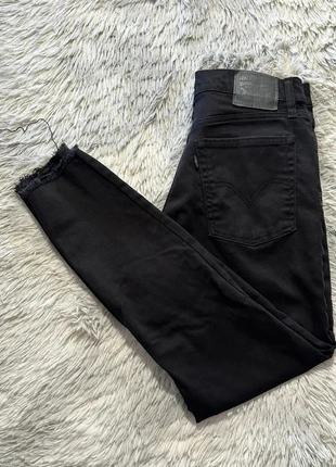 👖 Jean Levi’s Wedgie Skinny noir, brand: Levi's, condizioni: Ottime, taglia: L / IT 44 / EU 40, €30.00, €32.20 include la Protezione acquisti Pro