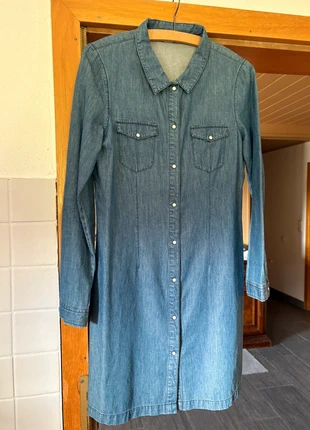 Vero Moda Denim Shirt Dress – Size M, merk: Vero Moda, staat: Nieuw zonder prijskaartje, maat: M / 38 / 10, € 6,50, € 7,53 inclusief Kopersbescherming