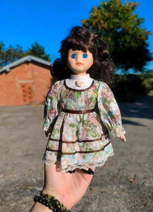 Petite poupée en porcelaine, condition: Very good, size: One size, €6.00, €7.00 includes Buyer Protection