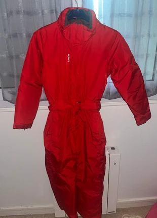Combinaison de ski rouge – taille 10 ans – très bon état, marca: Decathlon, estado: Muito bom, tamanho: 10 anos / 140 cm, €25.00, €26.95 inclui Proteção do Comprador