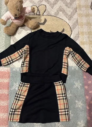 Completo Burberry, marque: Burberry, état: Très bon état, taille: 4 ans / 104 cm, 189,00 €, 199,15 € Protection acheteurs incluse