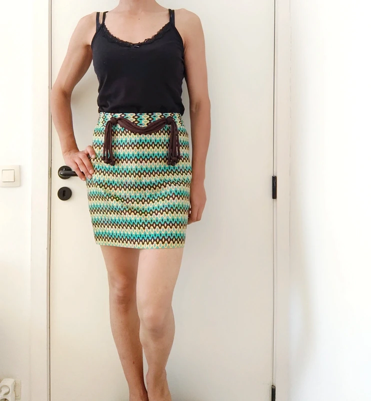 Belle minijupe Milly 100% soie style vintage 36