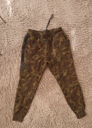 Nike fleecetech camo, marca: Nike, estado: Bom, tamanho: M, €7.00, €8.05 inclui Proteção do Comprador