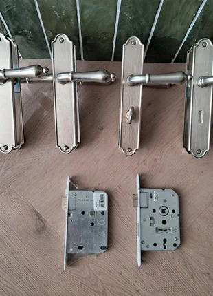4 deurklinken en 2 loopsloten, marca: Source Unknown, estado: Bueno, 50,00 €, 53,20 € Protección al comprador incluida