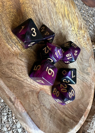 DND Dice set / dobbelstenen set / metalic Paars - zwart, marca: D&D, estado: Novo com etiquetas, €4.99, €5.94 inclui Proteção do Comprador