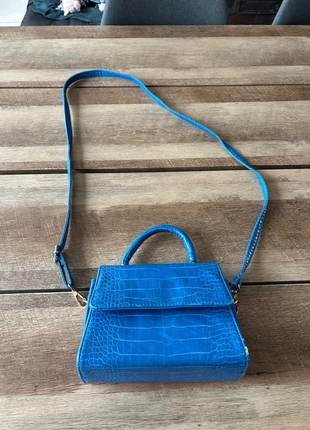 Sac bleu effet crocodile 💙, brand: Boutique indépendante, condition: Good, €1.00, €1.75 includes Buyer Protection