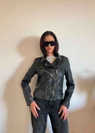 Amazing vintage leather jacket in biker style in size M, brand: Vintage Dressing, condizioni: Ottime, taglia: M / IT 42 / EU 38, €25.00, €26.95 include la Protezione acquisti