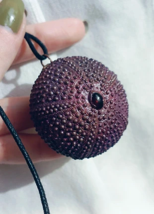 Ciondolo con riccio di mare e granato, marque: Nature, état: Très bon état, 30,00 €, 32,20 € Protection acheteurs incluse